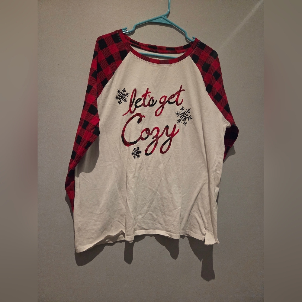 Women's Plus Size Red and White Raglan Holiday Winter Pajama Top EUC Size 2X